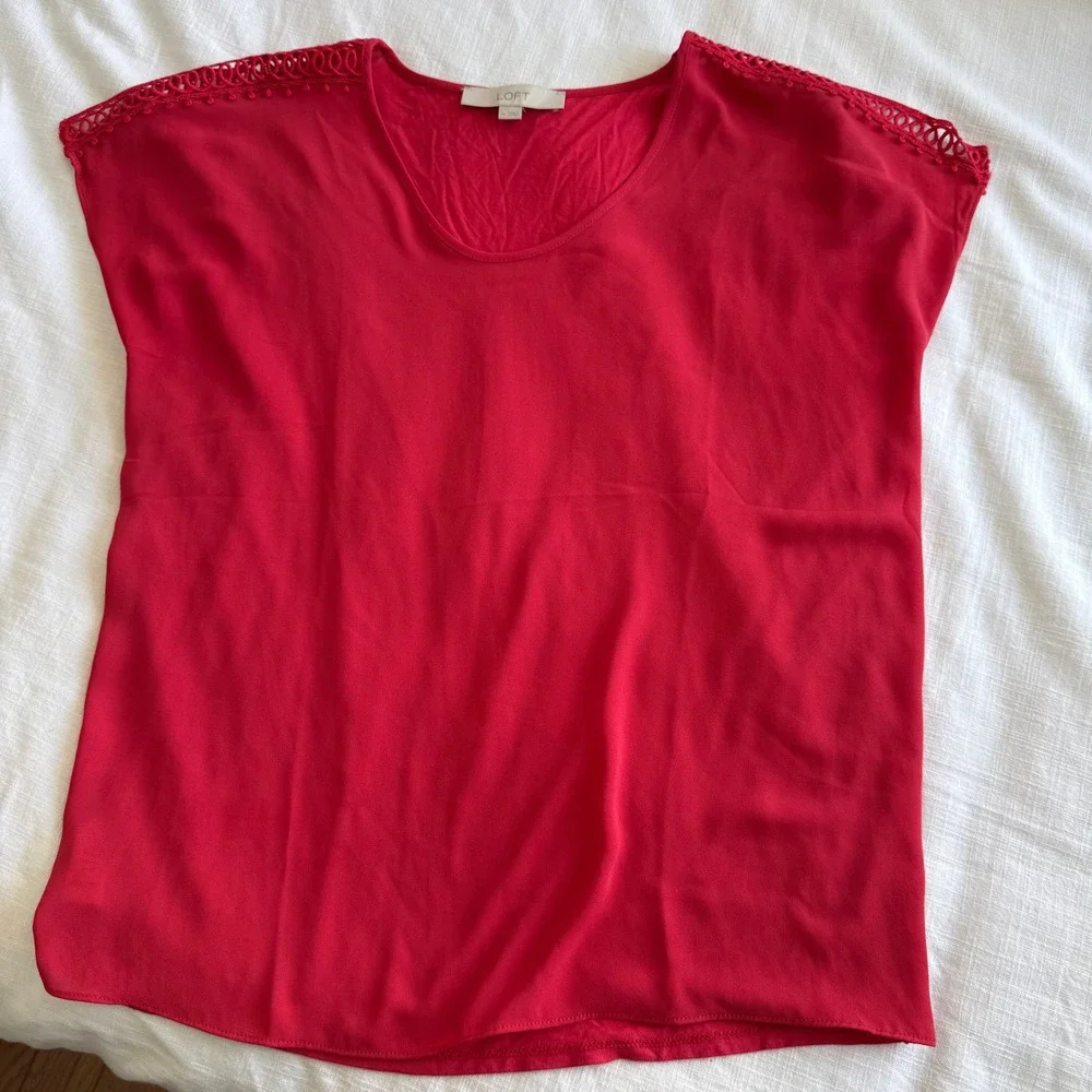 LOFT Womens Blouse Bundle Floral Smocked Cotton Top & Red Crochet‎ Shoulder Tee